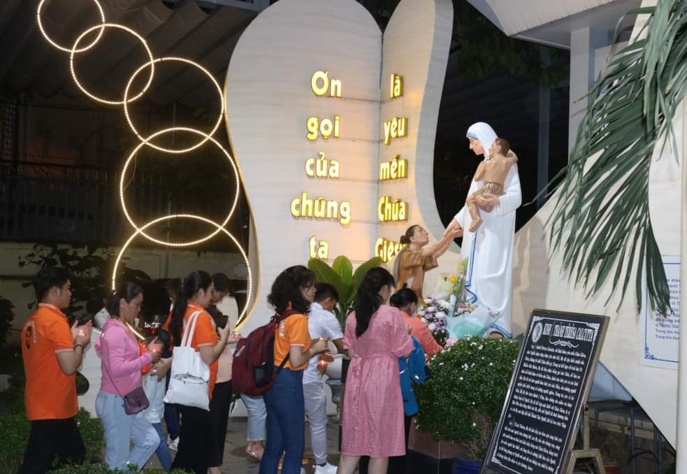 Mẹ Têrêsa Calcutta trong ký ức cha Đaminh Nguyễn Đình Tân